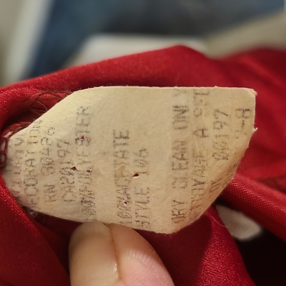 Elegant 2pc Deep Red Sleeveless Skirt Set - Picture 14 of 14